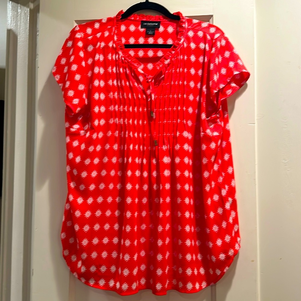Liz Claiborne red and white pleated flutter sleeve blouse